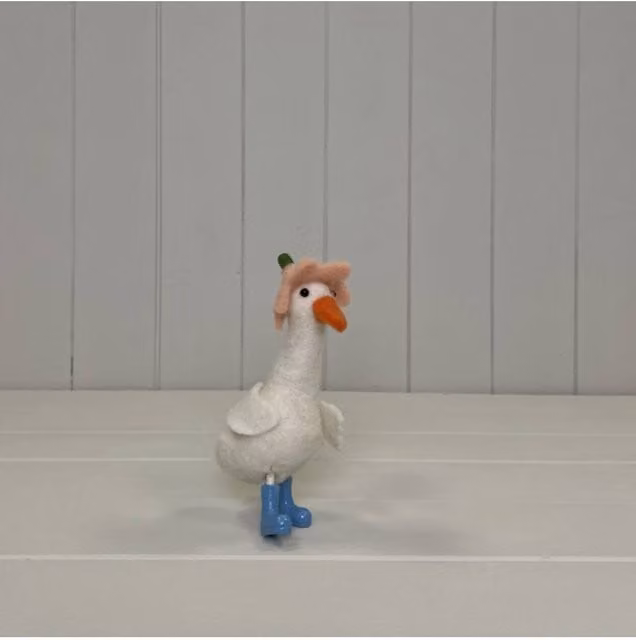 KDMD White Felt Duck with Floral Hat