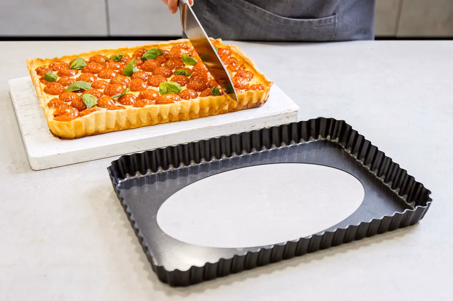 MasterClass Non-Stick Loose Base Fluted Rectangular Tart Tin, Grey – 4