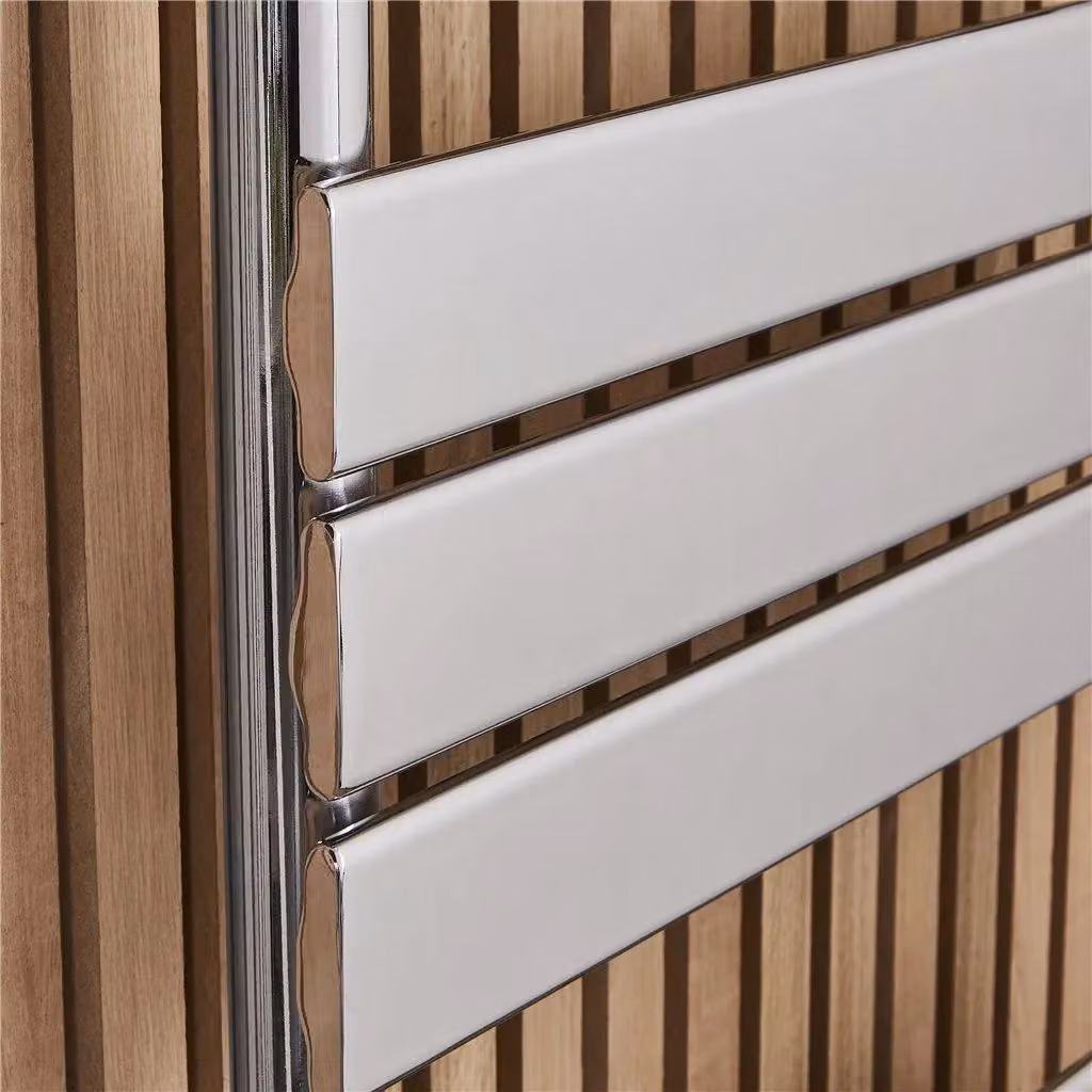 Clifton Chrome Vertical Bathroom Towel Radiator in Silver, H x W: 120 x 60 cm – 4