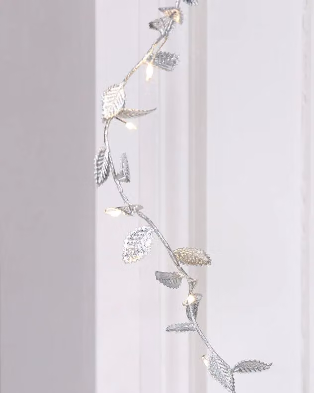 Dibor Silver Leaves Pre-Lit Christmas Table Garland, 2m – 4