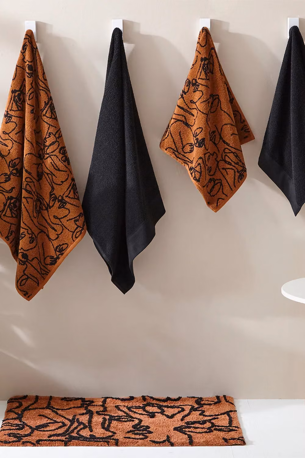 Furn Everybody Graphic Cotton Hand Towel in Brown, W/D/H: 50 x 85 cm – 2