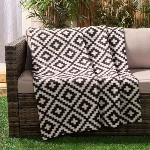 OHS Geometric Tile Fleece Throw Blanket in Black, White and Grey, W/D/H: 125 x 150 cm – 3