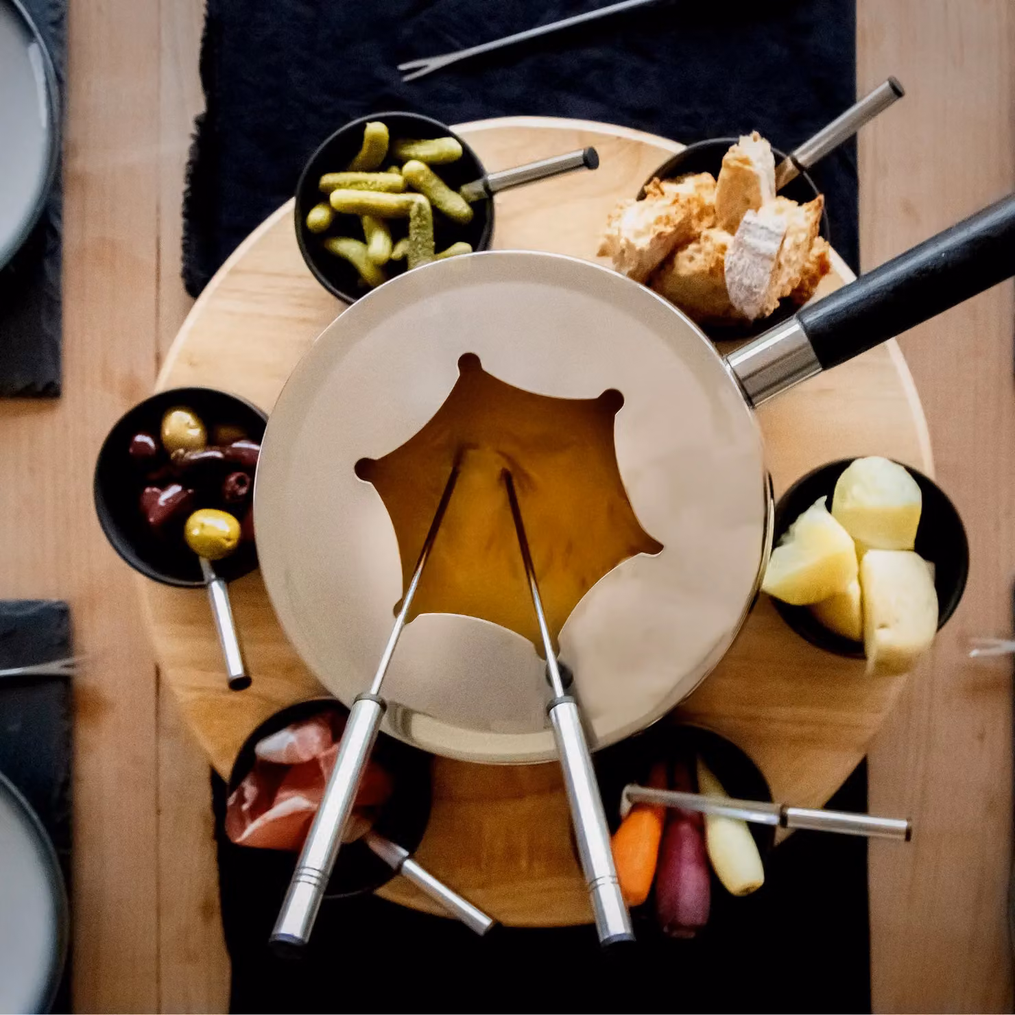 Artesa Six Person Party Fondue Set in Silver – 7