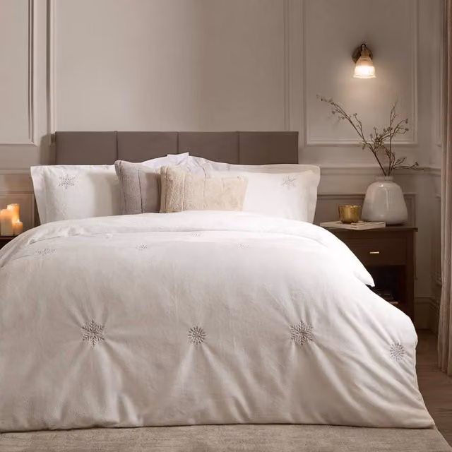 Paoletti White Frosted Snowflake Embroidered Fleece Flannel Duvet Cover Set, W: 140 cm, L: 200 cm