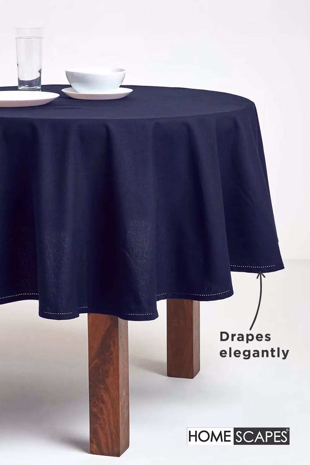 Homescapes Plain Round Cotton Tablecloth in Navy Blue, Diameter: 178 cm – 6