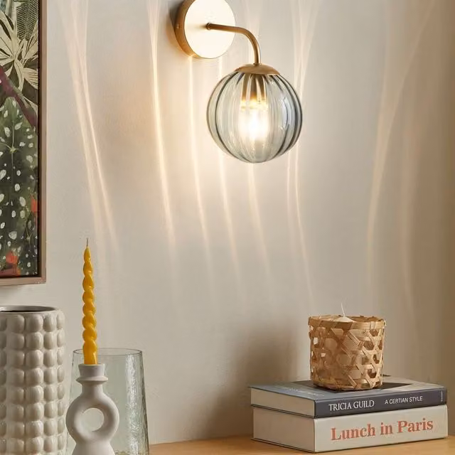 Wyld and Coco Art Deco Wall Lamp in Gold and Blue with 28 cm Glass Globe – 1