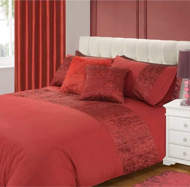Velosso Red Microfibre Plain Duvet Cover and Pillowcase Set, Single (90 x 200 cm)