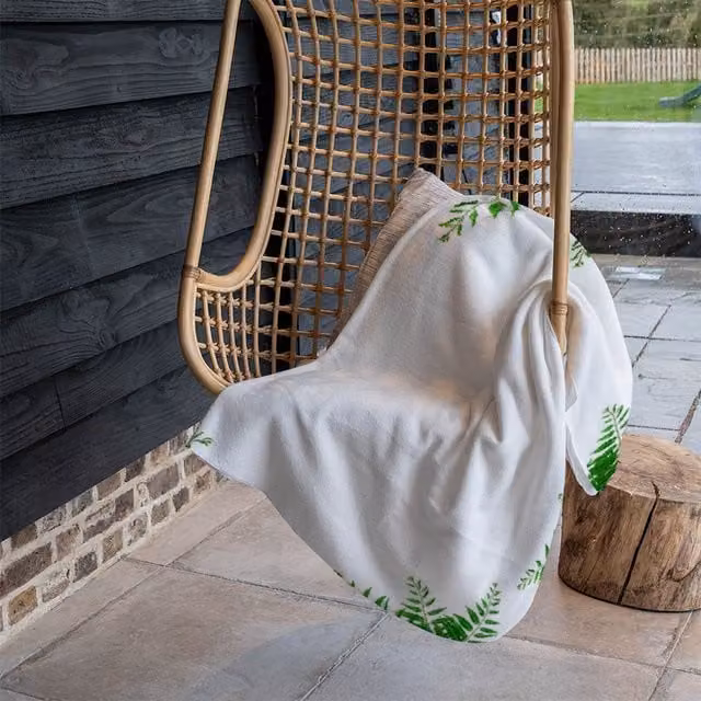 Benjamin Tate Design Green Botanicals Floral Fleece Blanket in Green, Sand and White, W/D/H: 120 x 150 cm