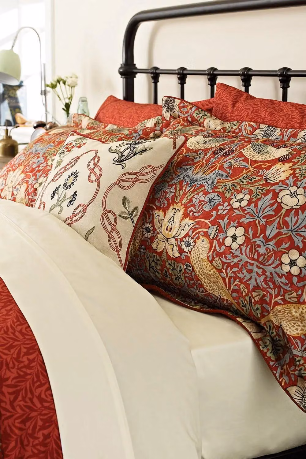 Morris & Co Strawberry Thief Red Cotton Percale Standard Pillowcase Pair – 2