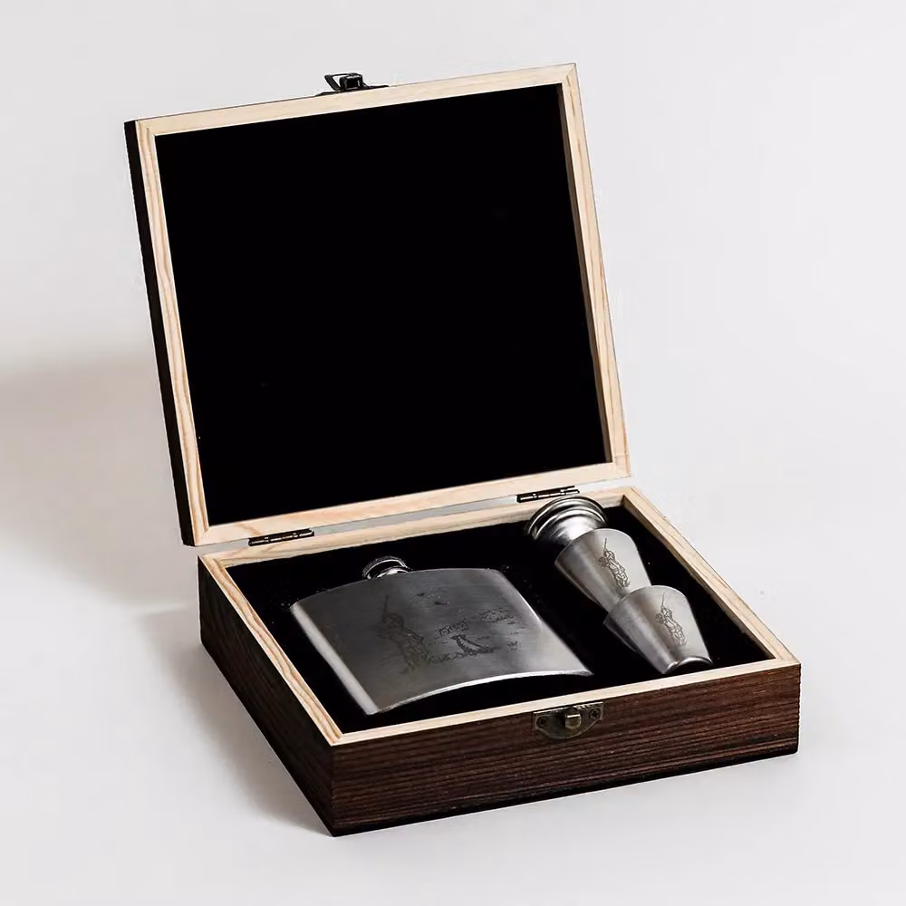 Selbrae House Stainless Steel Hip Flask and Shot Glass Set in Brown – 2