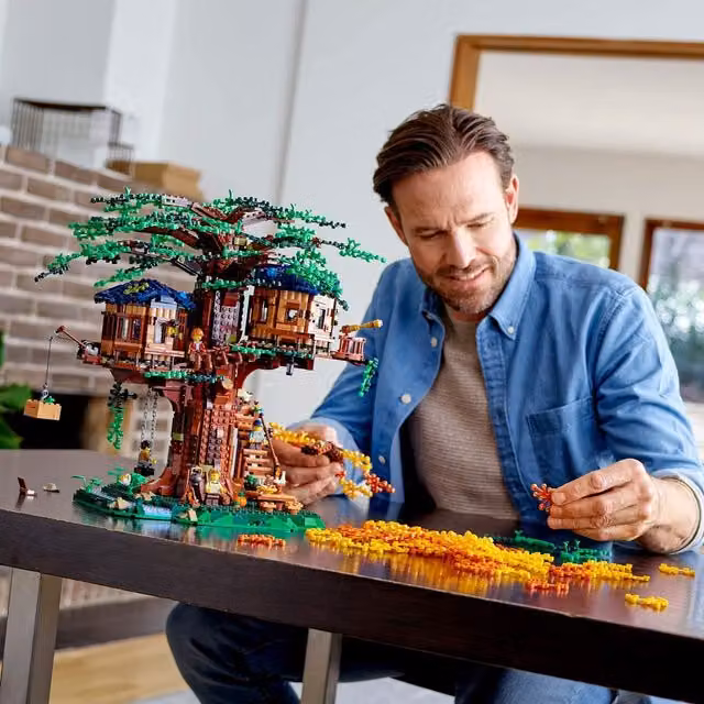 LEGO Ideas Treehouse 21318 Building Set in Green and Multicolour