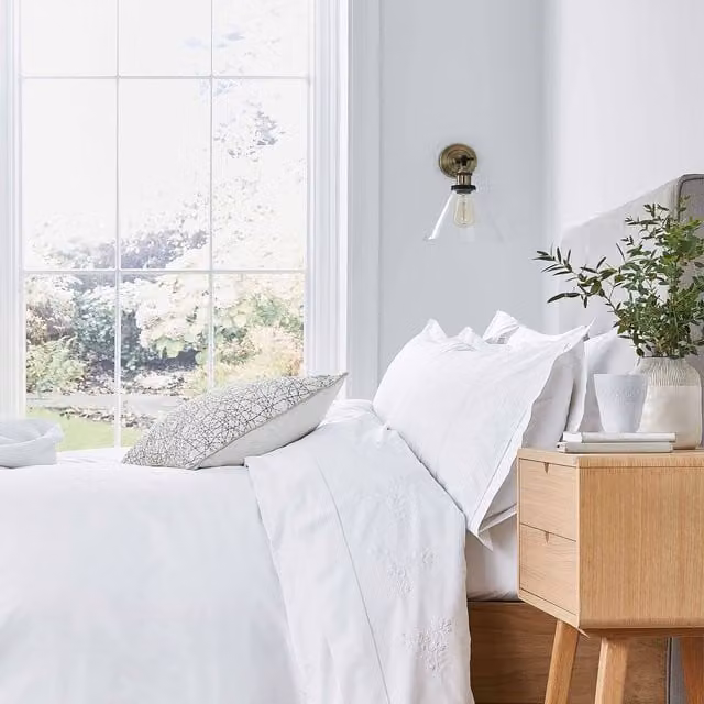 Murmur Evelyn White 200TC Hand Embroidered Floral Cotton Percale Super Kingsize Duvet Cover