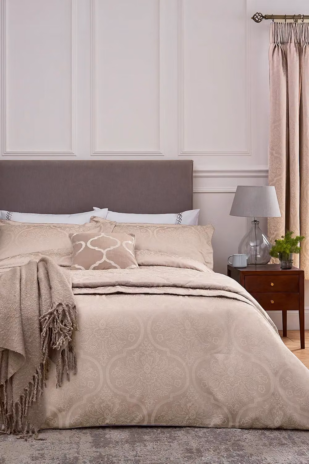 1951 Reza Jacquard Throw in Pink and Beige