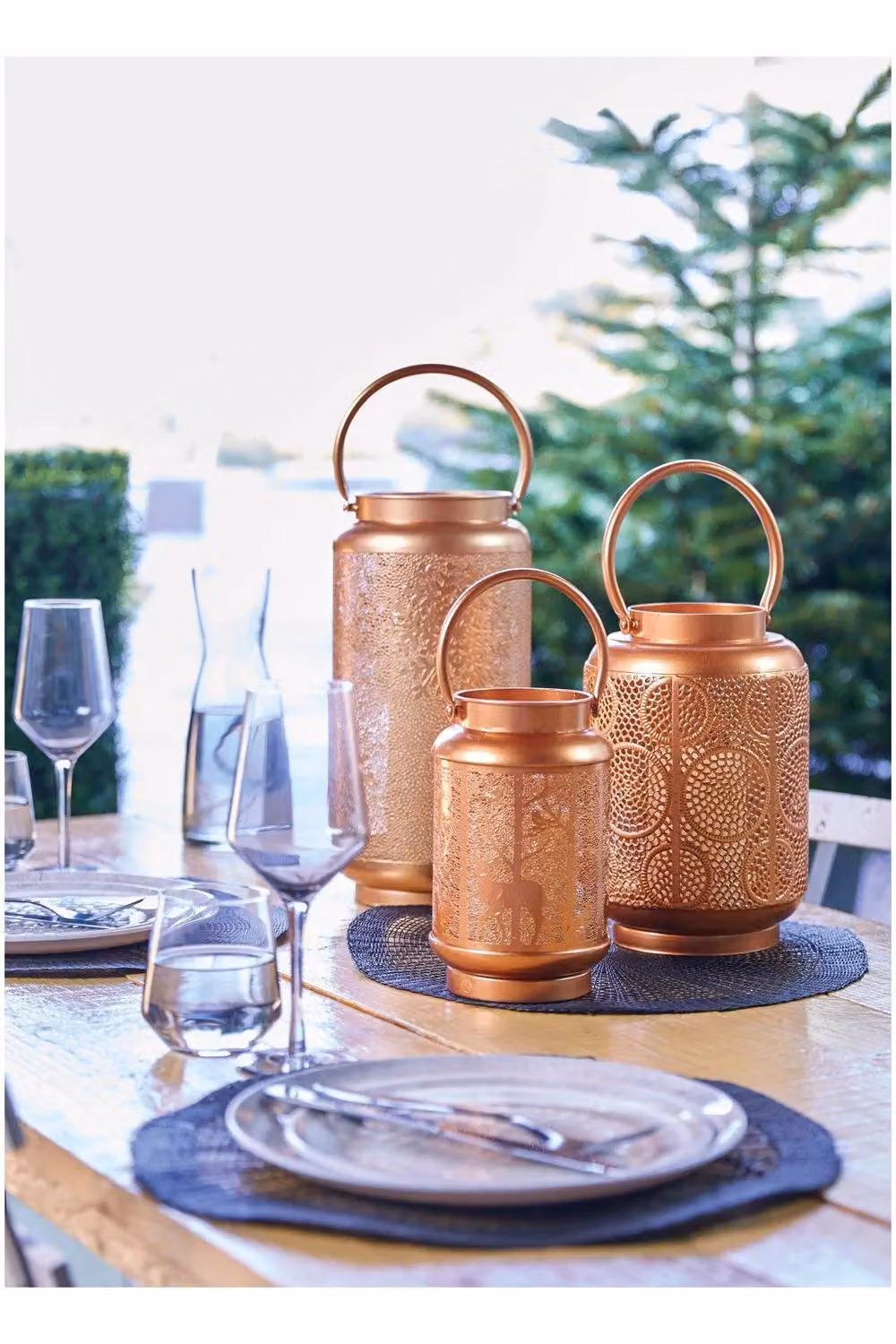 Netagon Golden Battery Operated Tabletop Lantern with Snowflake Design in Gold Metal – 3