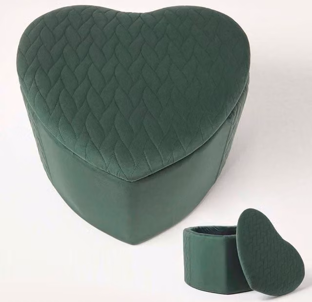 Homescapes Arundel Heart-Shaped Velvet Footstool with Storage in Emerald Green – 1