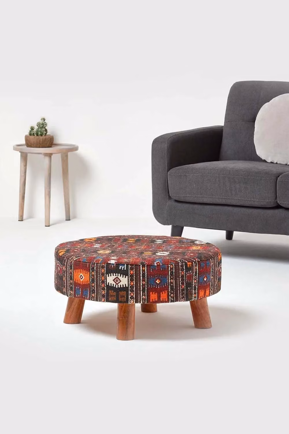 Homescapes Ethnic Geometric Flat Kilim Footstool with Wood Legs in Multicolour – 2
