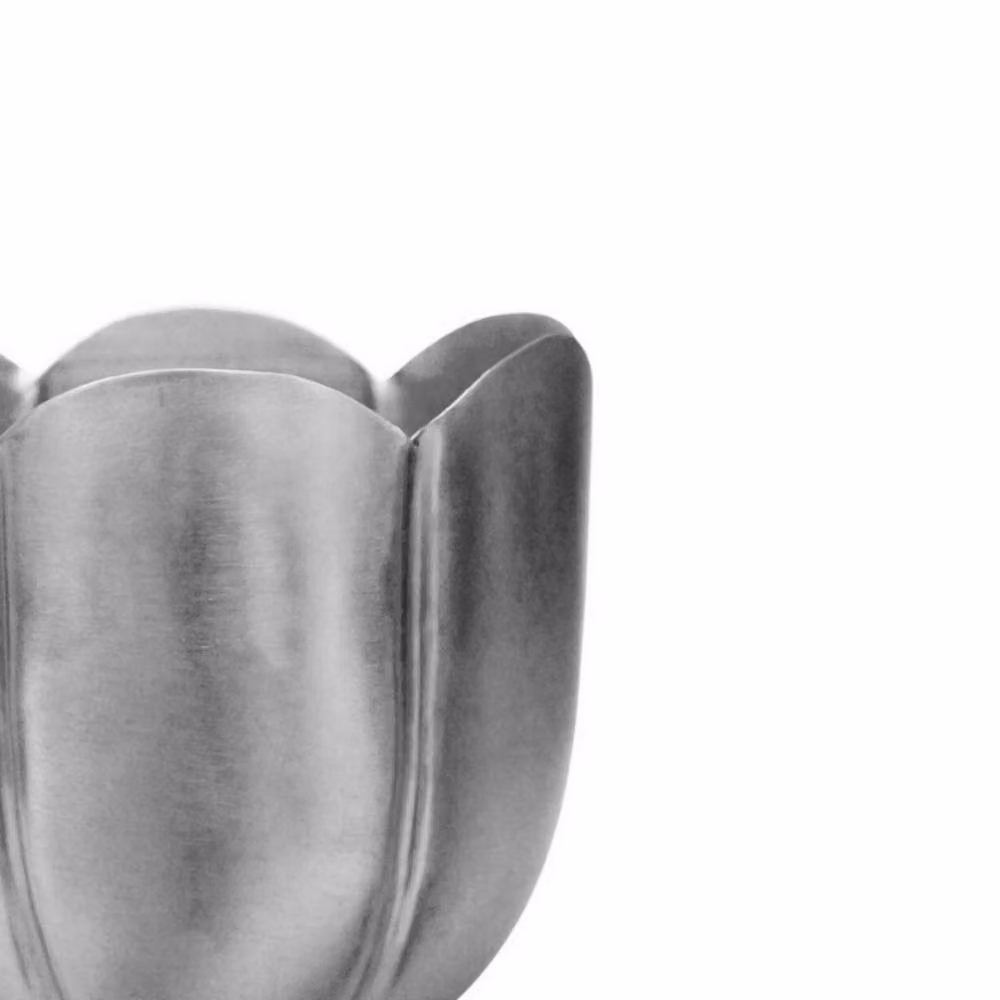 Lemon Pavilion Furniture and Decor Eva Tulip Metal Tabletop Planter Set of 2, Silver, W/D/H: 18 x 18 x 17 cm – 2