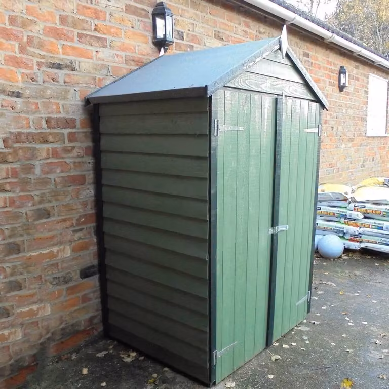 Shires Brown Dip Treated Apex Overlap Wooden Shed with Double Doors and 3 Corner Shelves W/D/H: 121.9 x 59.4 x 194.3 cm
