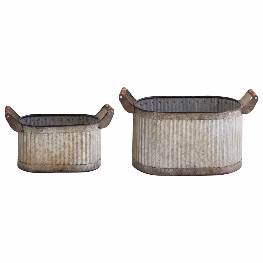 Wyld and Coco Set of 2 Grey Distressed Iron Planters with Wooden Handles – 2