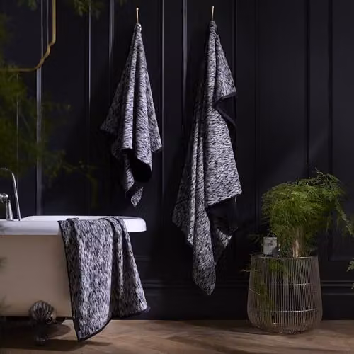 Laurence Llewelyn-Bowen Orion Cotton Bath Towel in Black, W/D/H: 130 x 70 x 70 cm – 2
