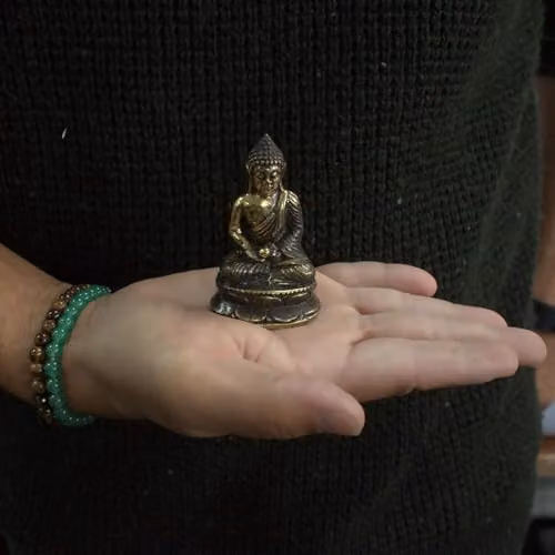 KDMD Mini Meditating Sitting Buddha Tabletop Ornament in Gold Metal – 3