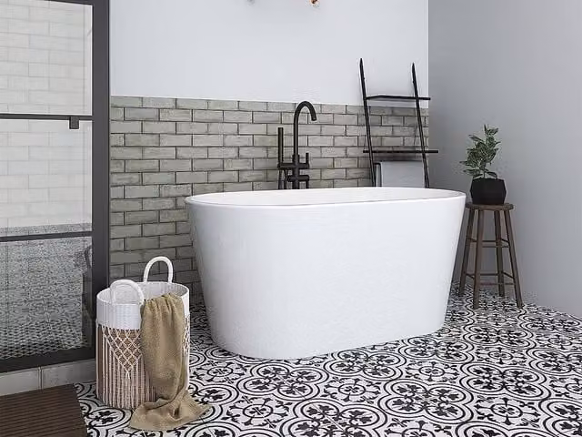 Vente-unique Freestanding Oval Acrylic Bathtub in White, W/D/H: 130 x 71 x 58 cm, 180 L