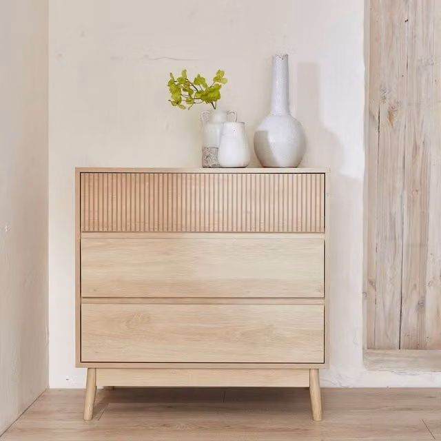Sweek 3-Drawer Scandinavian Style Chest with Grooved Wooden Detail in Light Brown – 1