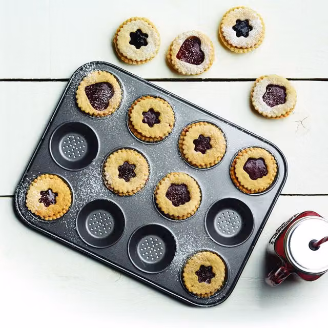 MasterClass Non-Stick Rectangular Tart Tin, Black, W: 32 cm x D: 24 cm