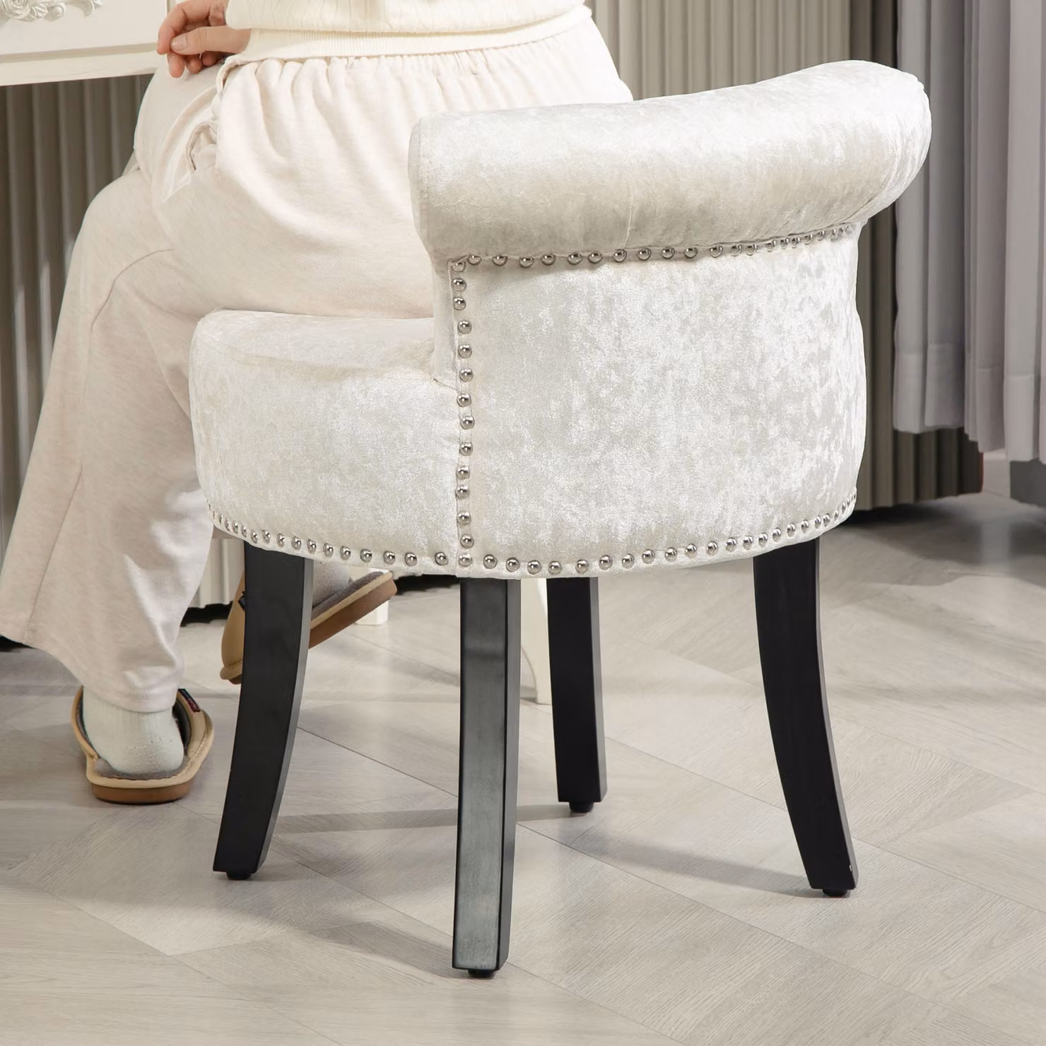 HOMCOM Ice Velvet Dressing Table Stool with Rubberwood Legs in Beige – 6
