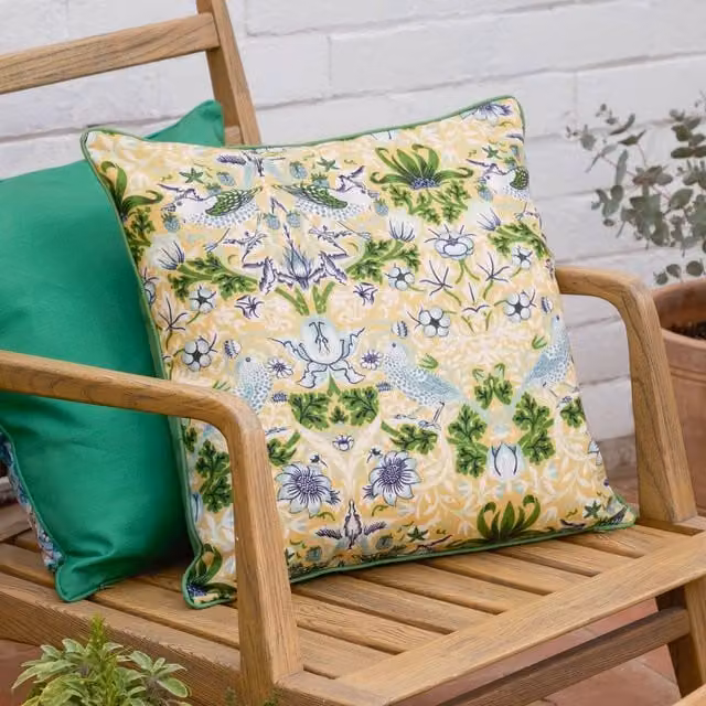 Morris & Co. Strawberry Thief Outdoor Cushion in Yellow, W/D/H: 50 x 50 x 50 cm