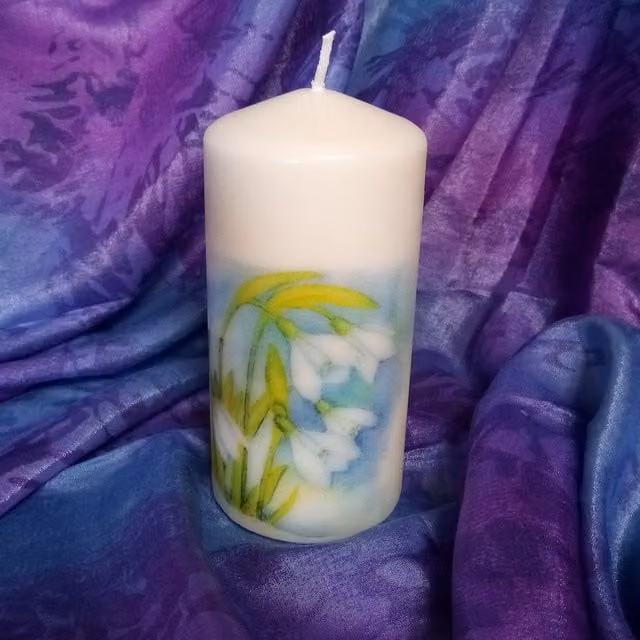 Viki Spring Pillar Candle in White Snowdrop