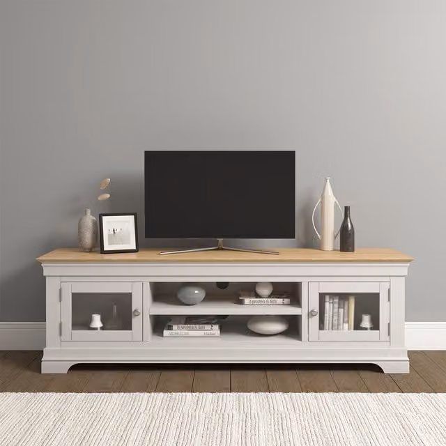 Seconique Bordeaux Classic Oak TV Stand in White