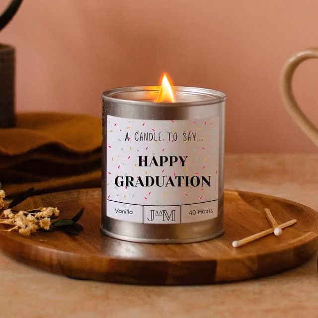 JAAM Happy Graduation Vanilla Wood Wick Candle in Silver – 1