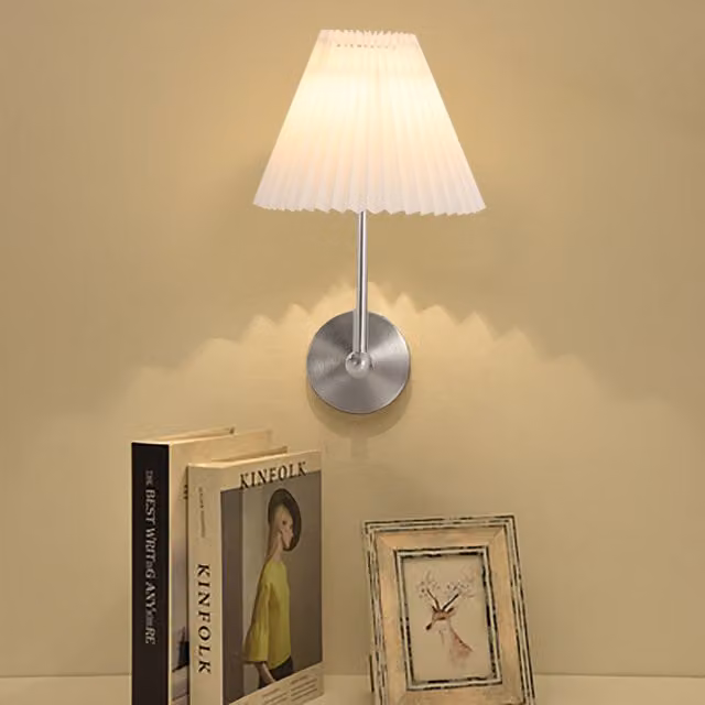Livingandhome Modern Round Pleated Wall Lamp in Silver
