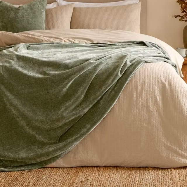 Yard Heavy Chenille Velvet Throw in Green, W: 130 cm, D: 180 cm – 1