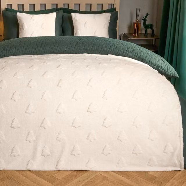 OHS White Teddy Christmas Winter Tree Tufted Fleece Throw