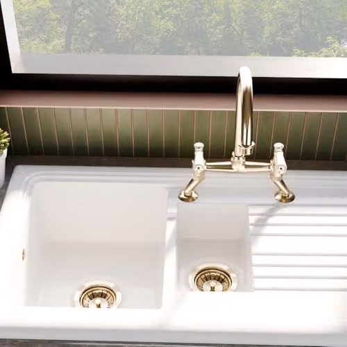 Balterley White Ceramic 1.5 Bowl Reversible Kitchen Sink with Drainer, Mixer Tap and Waste, W/D/H: 101 x 52.5 x 23.5 cm in White and Brushed Brass – 3