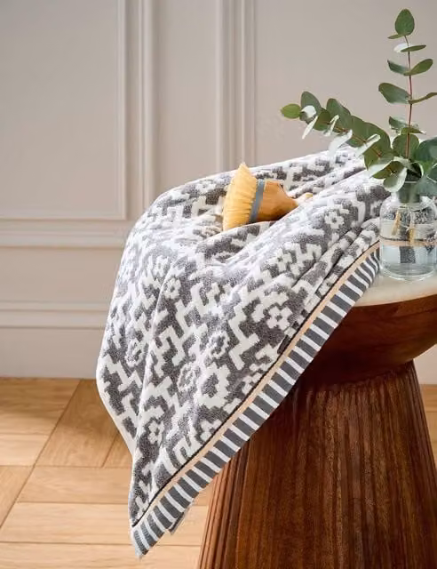 Bedeck of Belfast Alba/Maira Fluffy Pure Cotton Terry Towel in Light Pink Mix