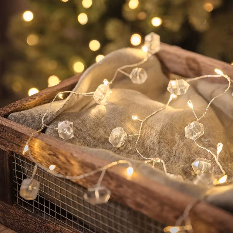 Lights4fun 1.8m Crystal Light Up Micro LED Garland in Warm White with Timer and Battery Operation
