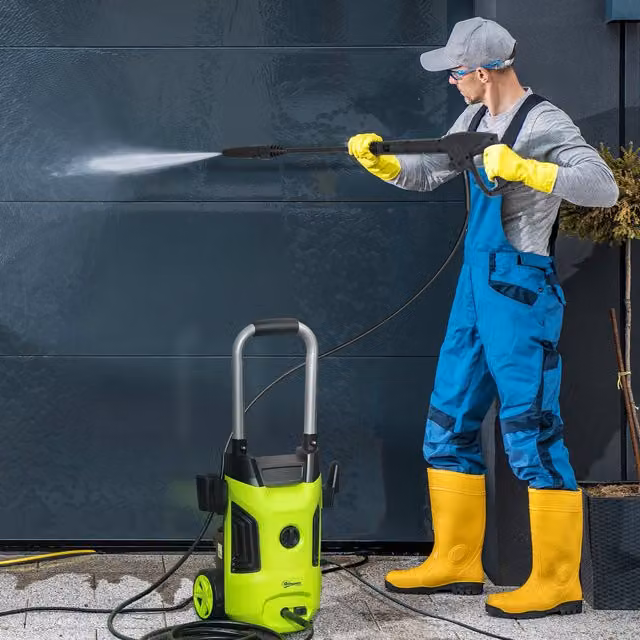 Outsunny 1800W 150 Bar Pressure Washer with Adjustable Nozzle, Green