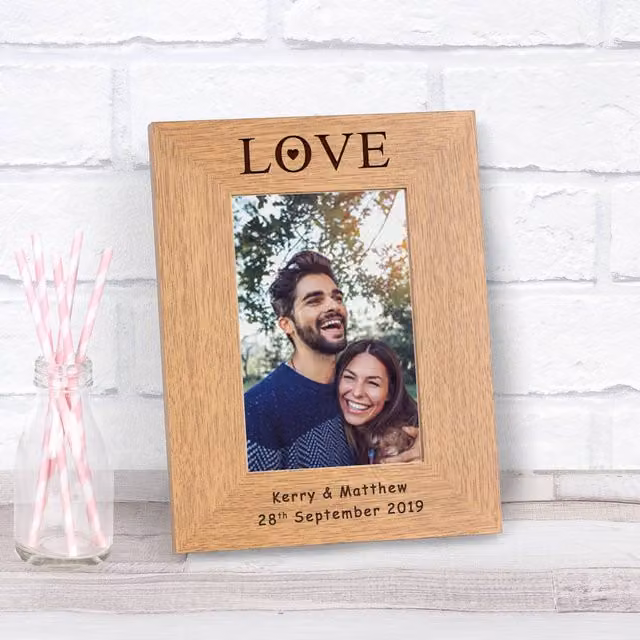 Uniqueful Personalised LOVE Wood Picture Frame, Brown, W/D/H: 17.0 x 10 x 15 cm