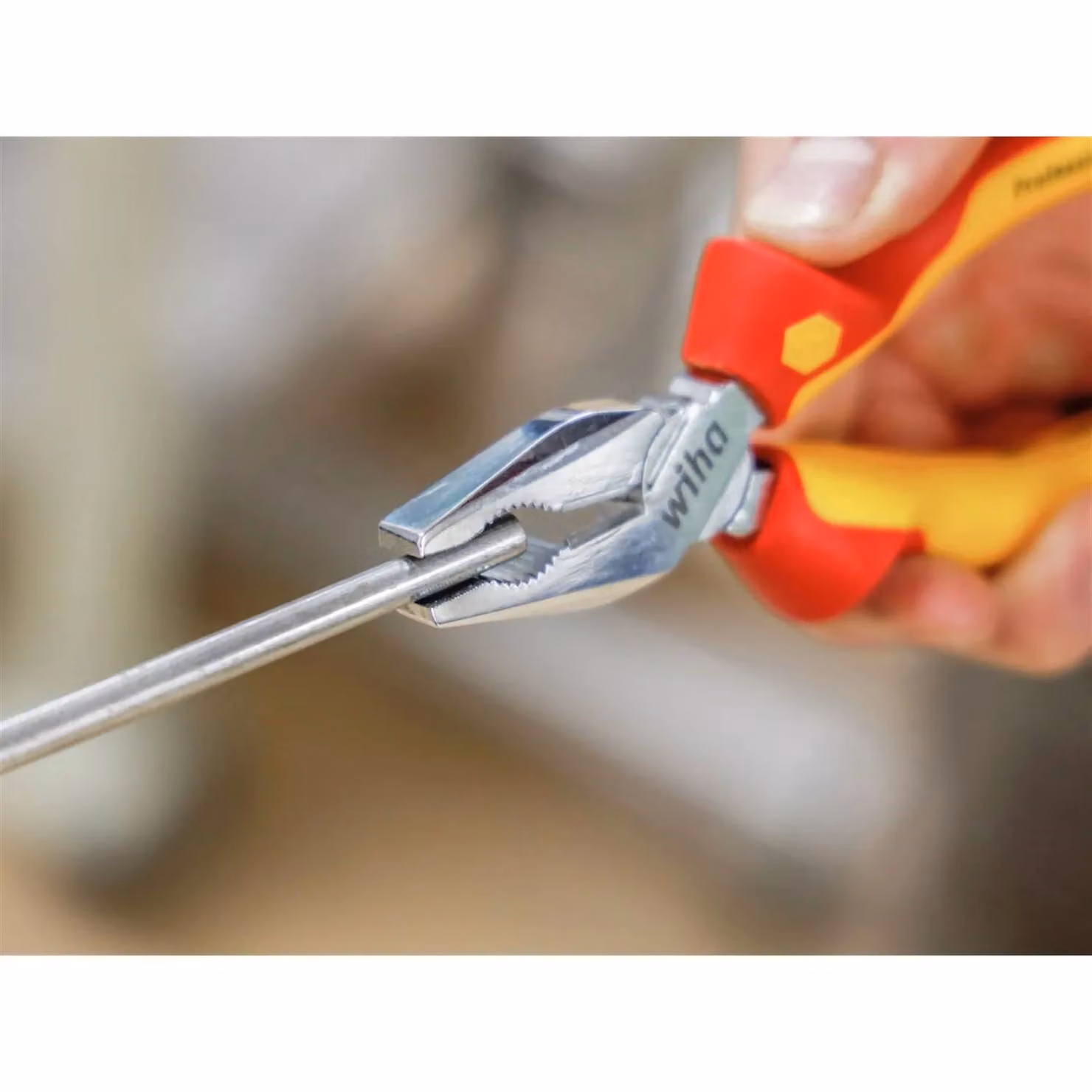 Wiha Professional Multicolour Electric Combination Pliers with Dynamicjoint, Hardened Steel, 180mm – 2