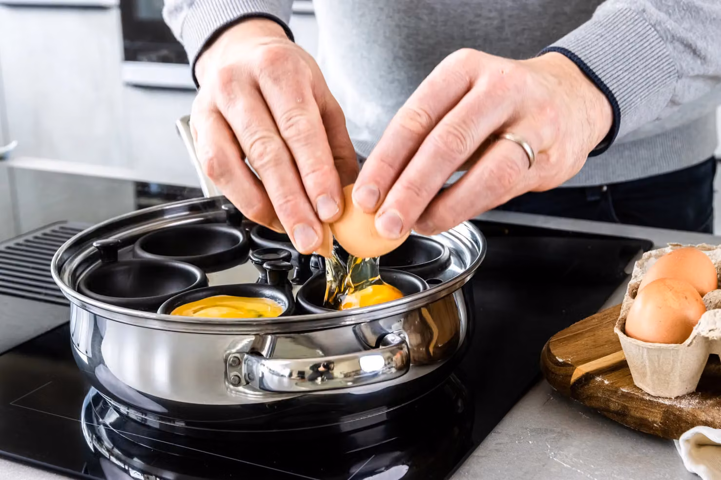 KitchenCraft Stainless Steel Six Hole Egg Poacher, Grey, 28 cm – 2