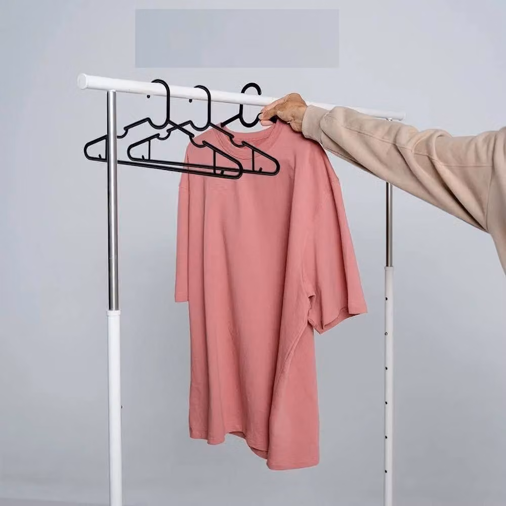 FLAVORA 25 Pack Non-Slip Plastic Clothes Hangers with Bar in Black – 3