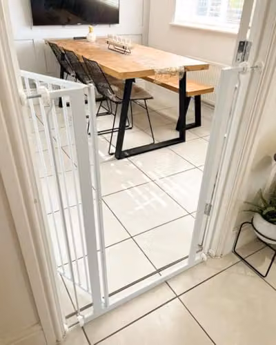 Safetots Extra Tall Metal Pressure Fit Safety Gate, White, Height: 104 cm, Width: 133.2 cm - 140.8 cm – 3