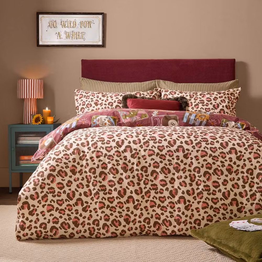 Furn Wild Card Reversible Graphic Duvet Cover Set in Red, W/D/H: 140 x 200 cm and 90 x 200 cm