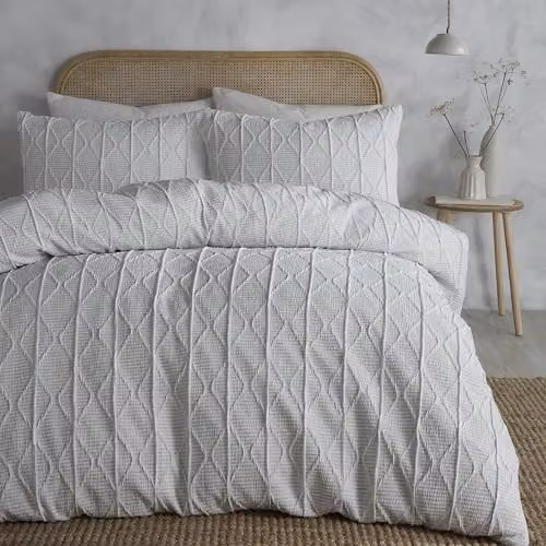 Ulster Weavers Serene Crinkle Stripe Seersucker Duvet Cover Set in White, Single W/D/H: 135 x 200 cm with 90 x 200 cm Pillowcase