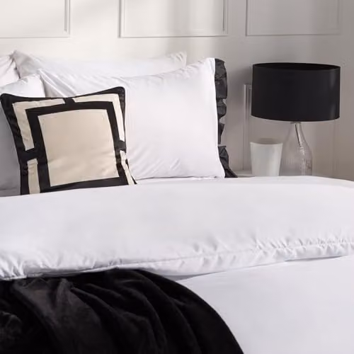 OHS Microfibre Duvet Cover and Pillowcase Set with Frill Edge, White and Black, W/D/H: 180 x 200 cm, Pillowcases: 50 x 75 cm – 4