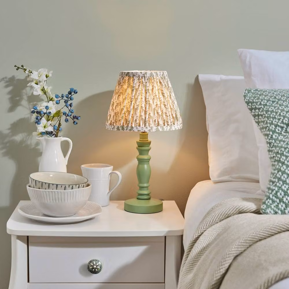 Netlighting Bibury Green Table Lamp with Herb Garden Fabric Leaf Shade and Brass Base – 2