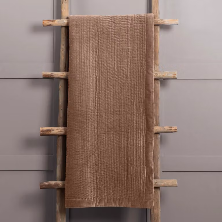 Voyage Maison Haze Quilted Cotton Throw in Coral Pink, W/D/H: 140 x 200 cm